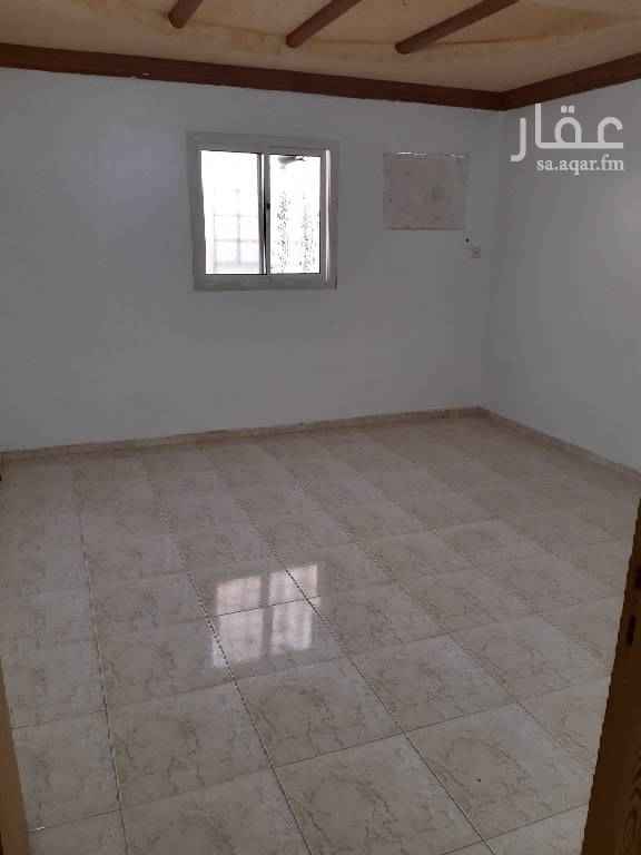 1763978 شقه بالسطح بحاله جيده جدا ٤غرف وصاله وحمامات ٢ ومطبخ راكب نظيف وسطح يوجد حمام بالسطح