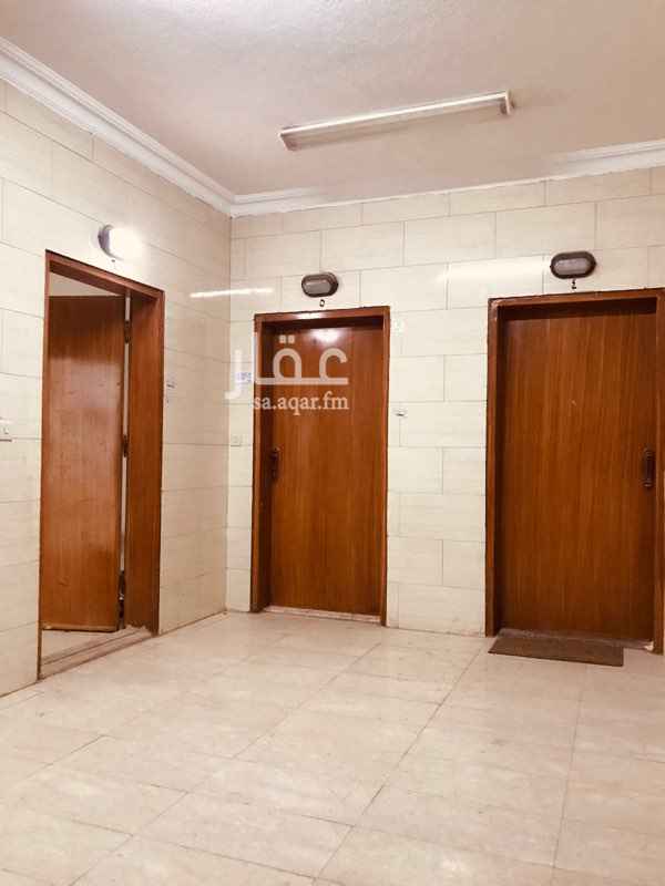 1734965 الشقة موصفاته ممتازة والكهرباء لوحدك عداد . ويوجد جميع الخدمات بالمنطقة ،مقابل مدارس الاثير الاهلية