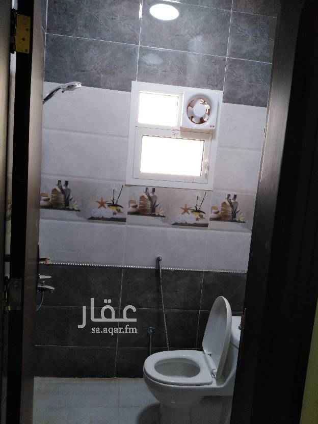 1653592 شقة جديدة فى فيلا بحى العقيق
مكونة من ;-
غرفتين نوم
صالة
دورتين مياه
الشقة لم تسكن من قبل