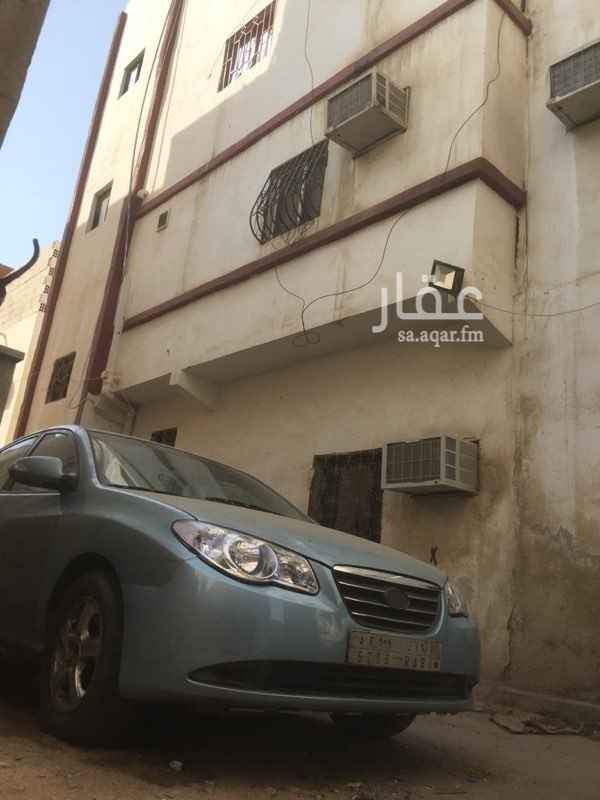 1760757 عماره مسلح ثلاث شقق وملحق غرفتين بدورة المياه وسطح اثنين خزانانت ارضيه