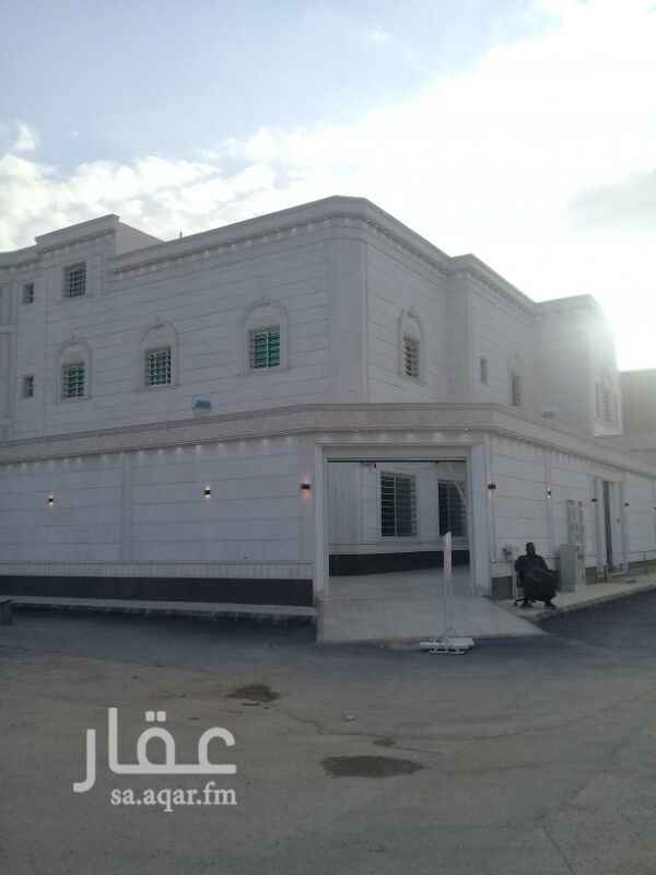 1297207 فيلا ٦٢٥متر زاويه وجهه شماليه غربية شارع ٢٠ متر درج داخلي وشقتين كل شقه ثلاثه غرفة وصاله ومطبخ ومشب ومجلس وغرفه سائق وغرفه خادمه