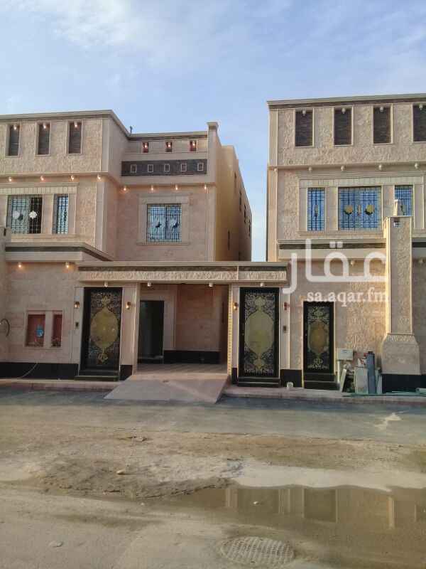 1297225 فيلا مساحه ٣٠٠متر شارع ٢٠ وجهه جنوبيه درج داخلي وشقتين كل ثلاثه غرفة وصاله ومطبخ وثلاث دورات مياه ومشب ومجلس وغرفه سائق وغرفه خادمه