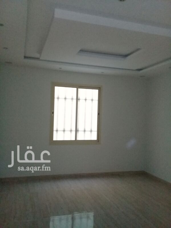 1297238 فيلا مساحه ٣١٢متر وجهه غربيه شارع ٢٠متر درج داخلي وشقتين كل شقه ثلاثه غرفة وصاله ومطبخ وثلاث دورات مياه وغرفه خادمه ومشب ومجلس وغرفه سائق