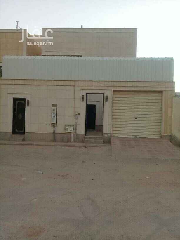 1455382 فيلا فاخرة للايجار بحي المونسيه درج داخلي مدخلين مكونه من مجلس ومقلط وصاله ومطبخ ومجلس نساء وغرفه كبار السن والدور الثاني مكون من ٤غرف نوم وصاله وغرفه خادمه وغرفه سائق و٤حمامات ومدخل سيارة وحوش.