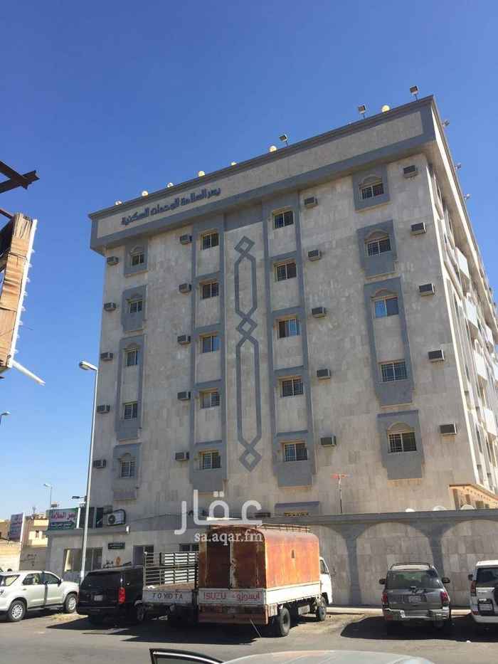 1640466 1-البدروم يوجد به مستودعين ومواقف
2-الدور الأرضي شقتين كل شقه تتكون من غرفتين نوم 5x4 وصالة 6x4 وحمام 1.45x270 ومطبخ 3x2 يوجدمخزنين
3-الادوار 1،2،3
يوجد بها24شقه قسم يتكون من (غرفة نوم 5x4 وصالة 6x4 وحمام 1.45x2.70ومطبخ صغير 3x2 )(وقسم يتكون من غرفتين نوم 4x5 وصالة 7.60x4 وحمامين180x2 &1.45x2.70 ومطبخ 4x3)
4-الدور4،5 يوجد فيه 7 شقق
تتكون من ثلاثة غرف نوم 5x4 وصالتين 7.60x4 & 6x4 وثلاثة حمامات ومطبخ 4x3
5-الملحق عباره عن شقه دورين تمتد من الدور الخامس للسادس
تتكون الشقة من خمس غرف وأربع صالات