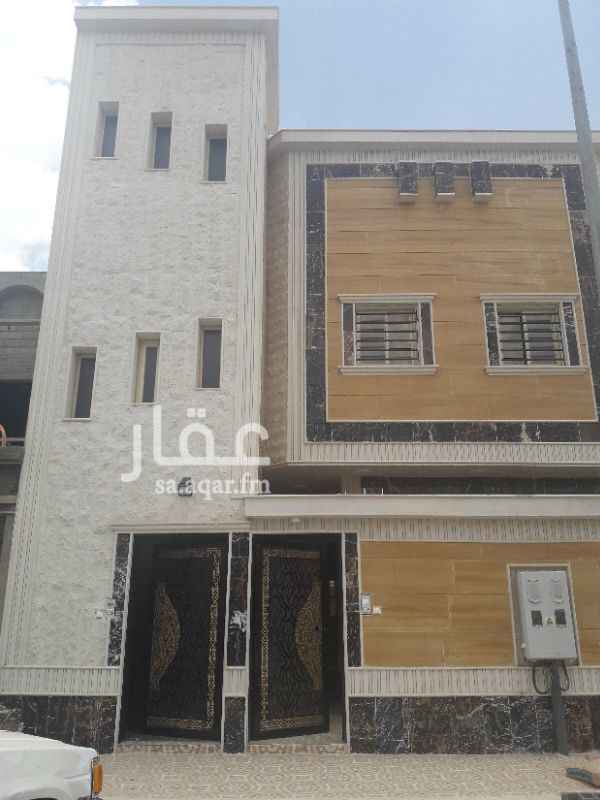 1117983 للبيع في حي دورة الموسي شقه روف مع ملحق مداخل مستقله ٨غرف و٢صاله ومطبخ ومخزن و٤حمامات وسطح امامي وسطح خلفي مساحة البناء اكتر من ٣١٨م تشطيبات راقيه ضمان شامل العماره علي شارعين ٢٠غربي وبرحه من جهة الشرق قريبه من جميع الخدمات صرف صحي كل شي متوفر السعر ٦٤٠ الف ج٠٥٣٧٥٦٩٩٨٢