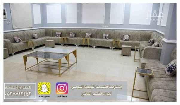 1556240 استراحتين بجوار بعض :-
* كل استراحة تتكون من :
- ديوان كبير
- مطبخ
- دورة مياه
- مسبح كبير
- ملعب طائرة
- جلسات خارجية
- العاب اطفال
- مسطحات خضراء