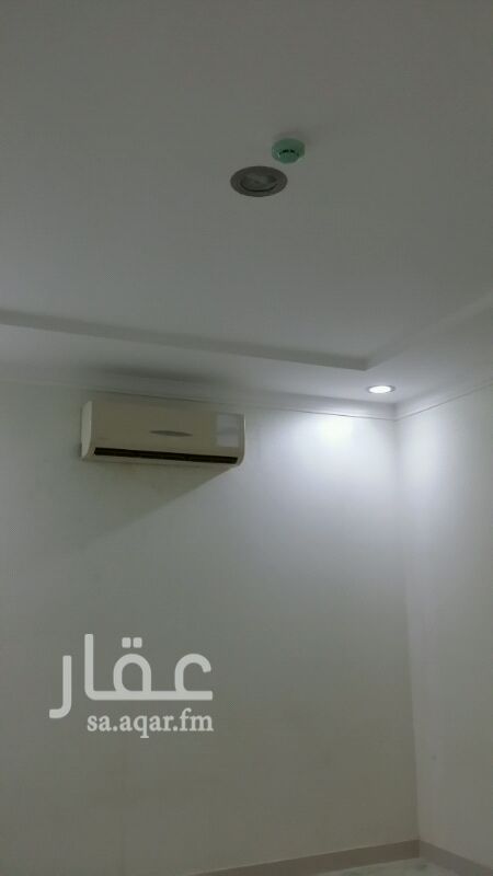 1506358 شقه في عماره 4 غرف وصاله مطبخ مكيفات راكبه يتوفر مصعد عداد مستقل قريب الحرس الوطني وقريب الكليه الامنيه
