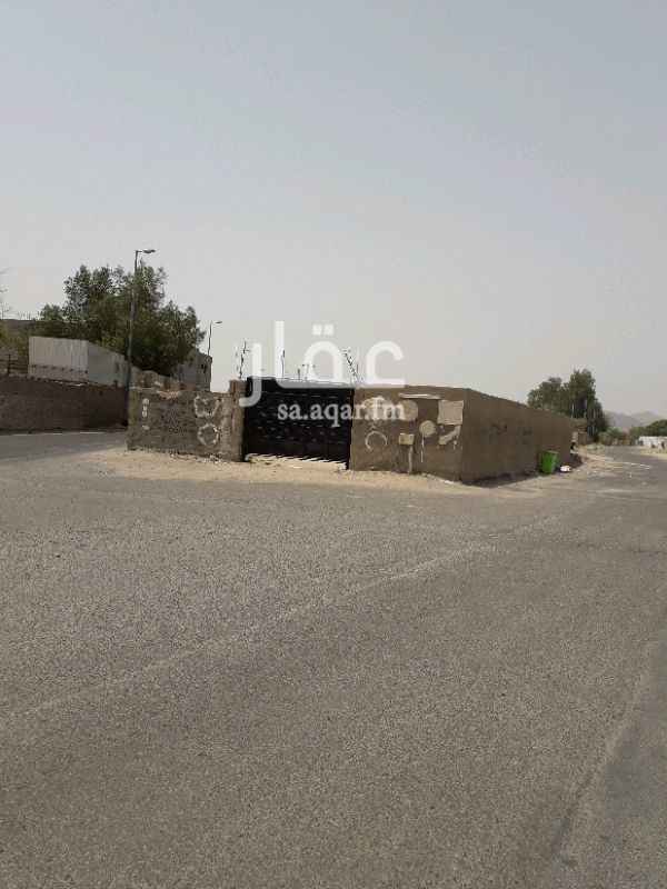 988780 حوش كبير مساحته ١٦٠٥متر،،
في النوارية(الوسيعة)
مقسم الى ثلاث بيوت كل بيت مستقل ببابه الخاص/ماء وكهرباء صك إلكتروني وكروكيات ..على ثلاث شوارع
من المالك مباشرة..