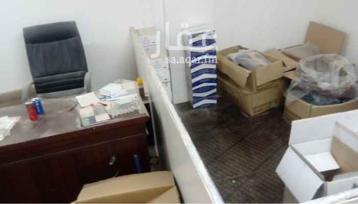 1347384 محل مستلزمات رجاليه بكامل بضاعته بالاضافه المساحه المذكوره اعلاه بالتقريب (فتحه واحده) المخزن مع مكتب في الدورالعلوي مع ديكور كامل للمحل وكاميرات مراقبه داخليه وخارجيه بالاضافه للمخزن مطلوب 80000الف قابل للتفاوض للجادين فقط
