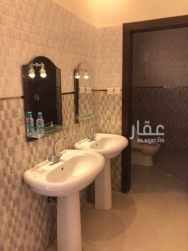 1421098 فلة دورين نظام فلة مفصولة الدور الأرضي مدخلين مجلس ودورة مياه وصالة ومطبخ راكب والدور الأول 1 ماستر روم مع دورة مياه وغرفتين نوم أطفال مع الصالة وسطح خاص