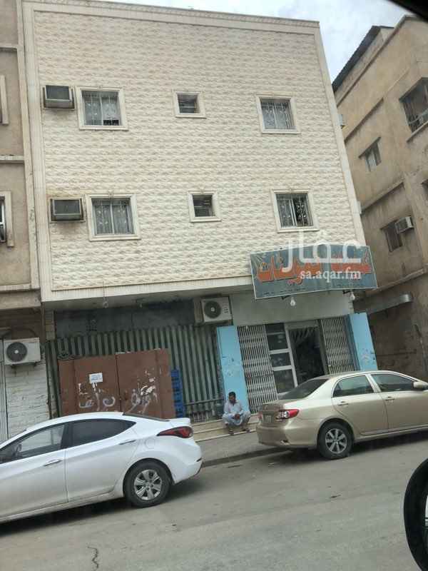 1648780 عمارة تجارية للبيع وسط الرياض
على شارعين شارع تجاري غربي
وشارع فرعي جنوبي
الموقع/شارع الشيخ عبداللطيف بن ابراهيم
حي جبره بالقرب من المحكمه العامه
المساحه ١٥٢ م
العمر ١٤ سنه تقريبا
الواجه حجر
(٦) شقق و(٢) محلات تجاريه
(٨) عدادات كهرباء عداد واحد ماء