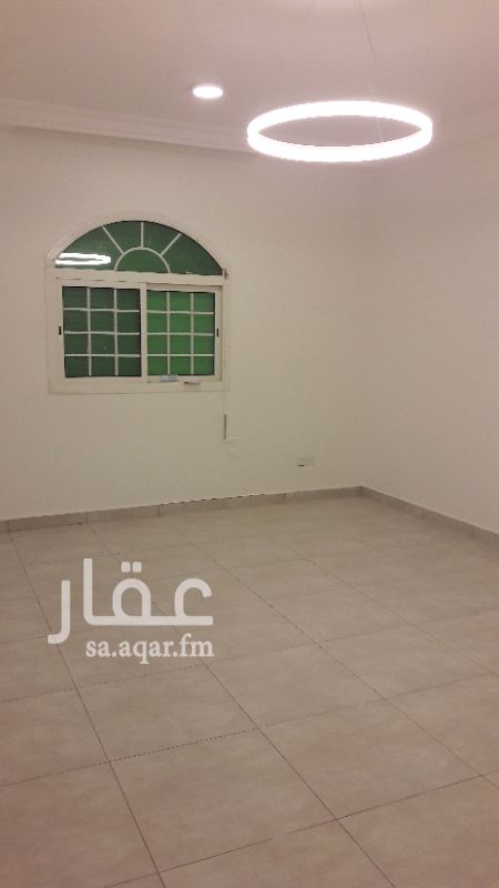1377078 دور ارضي ممتاز في حي المحمديه للإيجار مع مدخل خاص وغرفة سائق يتكون من خمس غرف وصاله ومجلسين كبيره وأربع دورات مياه مطبخ راكب جديد تكييف مؤسس اسبليت