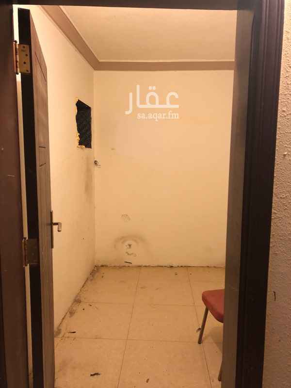 1342134 غرفة سائق للايجار حمام مشترك