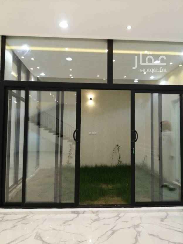 1748169 فيلا للإيجار حي الأمراء الدور الأرضي مجلس خارجي حمام مغسله ومجلس داخلي ومقلط وصاله ومطبخ ومستودع وحمام ومغسله
الدور الأول غرفه ماستر ومخزن ملابس و ٢ غرفه نوم وحمام
الدور الثاني غرفه خادمه بحمام وغرفه نوم وحمام وسطح وغرفه غسيل
للتواصل والإستفسار 0538009402