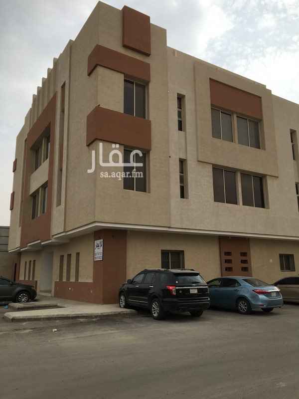 1579611 الشقه قريبه من المستشفى العسكري ومدينه الملك فهد الطبيه وهي عباره عن نظام امريكي صاله كبيره وغرفتين نوم وغرفه خادمه وحوش جانبي وثلاث دورات مياه تشطيب فاخر