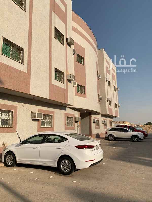 1746965 الشقه مجدده ونظيفه ومعها سطح مستقل ومطبخ ومكيفات راكبه