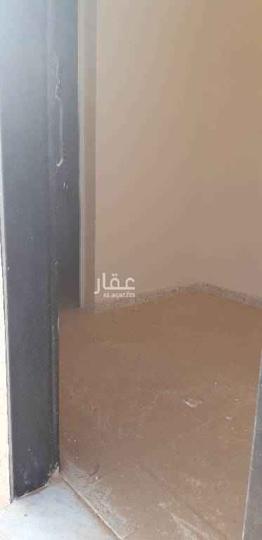 1742052 غرفة للايجار مع حمام شامل الماء والكهرباء تصلح حارس او سواق
مترين ونص في ٣ تقريبا لايدق الا الصامل ويفضل واتس اب