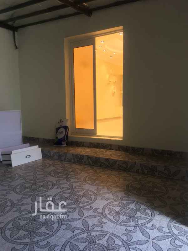 1698273 ٤ غرف ٢ دورة مياه وصالة ومطبخ وحوش ومدخلين للشقه