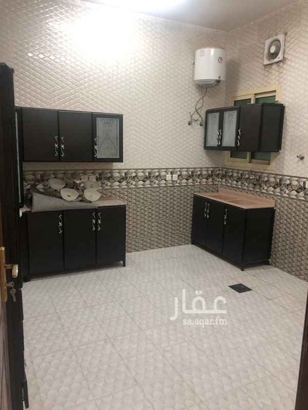 1630382 المساحه 900 علي شارع 40م
6محلات تجاريه كل محلين معاً
وشقتين شبه جديده
كل شقه تتكون من 3غرف
و دورتين مياه ومطبخ
وعداد كهربائي مستقل لكل شقه
بشارع المشرق في ضاحية لبن