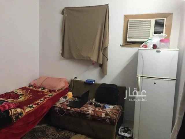 1677168 غرفه نوم واحده في شقه بعمارة عوائل للايجار
الشقه غرفتين نوم وصاله ومطبخ وحمام مؤثثة