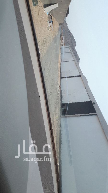 889093 هنجر حديد وبناء بالكامل ومرتفع ارتفاعه ٧ متر