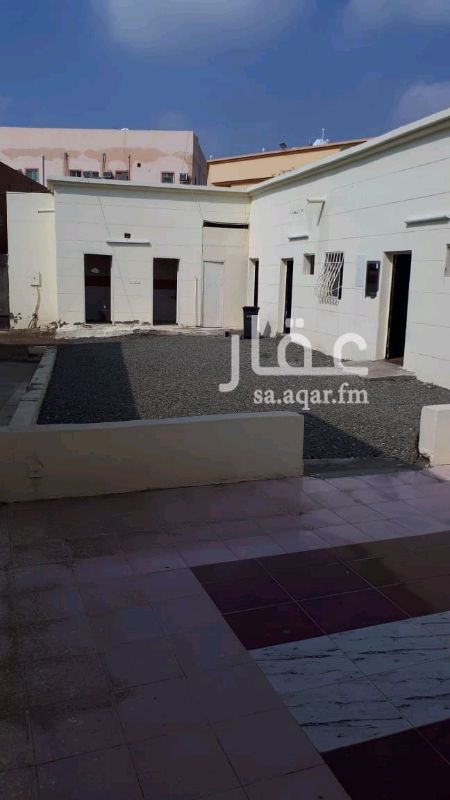 1258814 استراحة صغيرة في السامر والاجواد ٥ غرف مع ٤ حماما ت ومطبخ وحوش ومدخل سياره للايجار السنوي ٣٠.٠٠٠ ريال / شارع ١٠ م.
