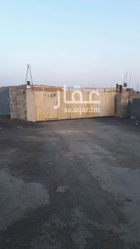 1310758 ارض للايجار السنوي مرتفعه في الاجواد الشعبي ومسوره من جميع الجهات وفيها كهرباء وماء وبوابه غربيه