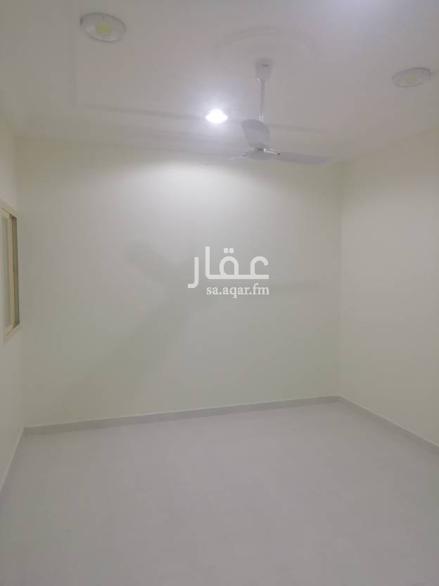 1721281 ٤ شقق جديد للإيجار السنوي خلف المستشفي الألماني بخميس مشيط حي الفيصليه تتكون من 5غرفه و٣ دورت مياه ومطبخ كل شقه مدخلها مستقل كما يوجد بشقه الارضيه حوش صغير مع غرفه ودورت مياه وبوفيه والشقق الدور العلوي سطح مع غرفه ودورت مياه جارة مسجد السعر ٢٥٠٠٠ الف لسنه قابل للتفاوض الشقق كما موضح في الصور المطبخ اسبو وتركب الدواليب لتواصل جوال 📱 0555750812 /0538376966