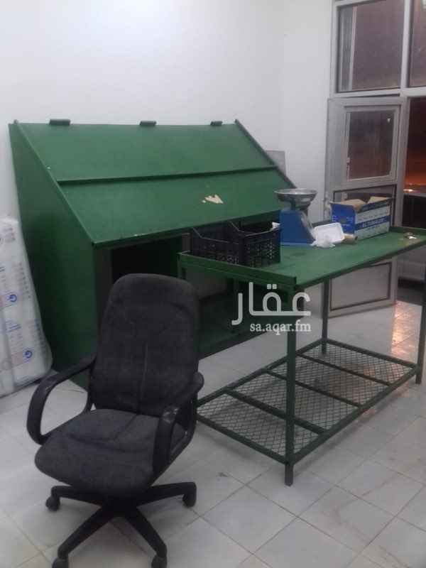 1502243 محل خضار لتقبيل يوجد مكيف ثلاجة مكتمل من كل شئ يحتاجه المحل