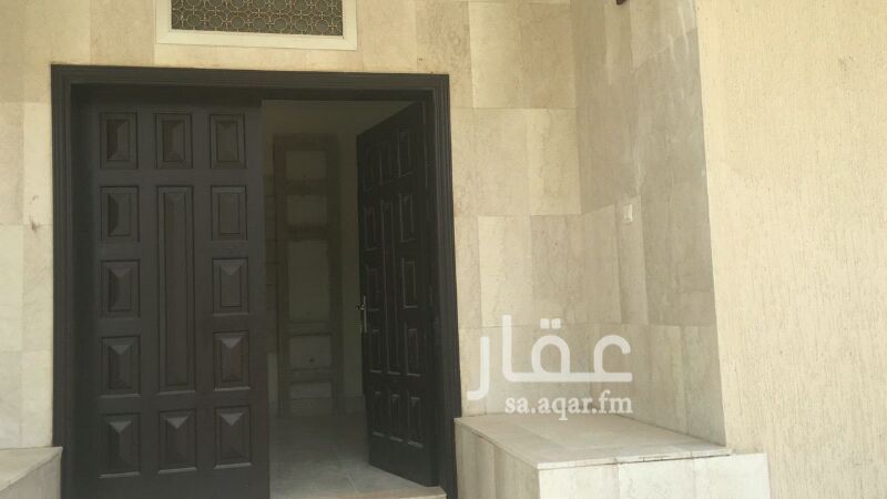 1512062 الدور الاول عباره عن مجلسين وصاله وحمامين ومطبخ
الدور الثاني عباره عن 3 غرف نوم وحمامين
الملحق غرفة شغاله وغرفة غسيل وحمام