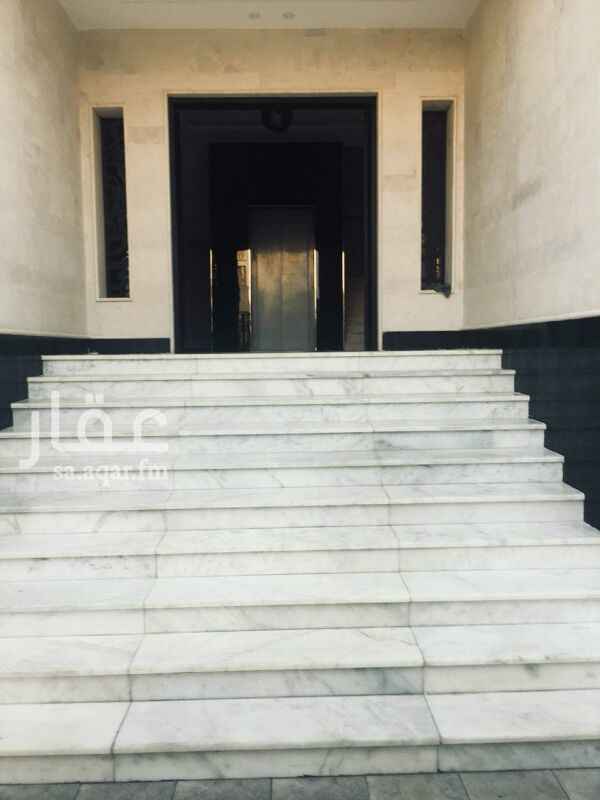 1584325 عبارة عن مجلسين وصالة بها 5 غرف و4 حمامات