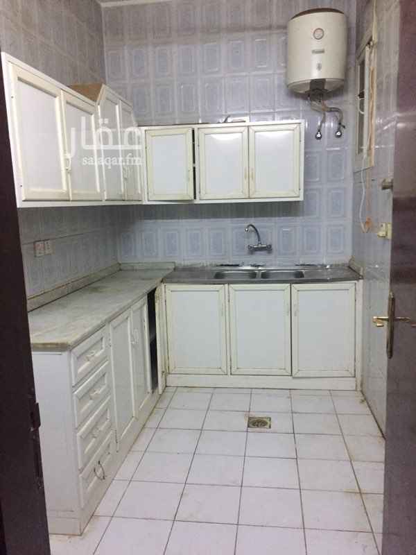 1288495 غرفه وصاله مطبخ ومكيفات راكبه يوجد حارس للعماره .نظافه العماره اسبوعيا صيانه شامله قبل السكن ## الرجاء التواصل عبر الوتس 0538701000
