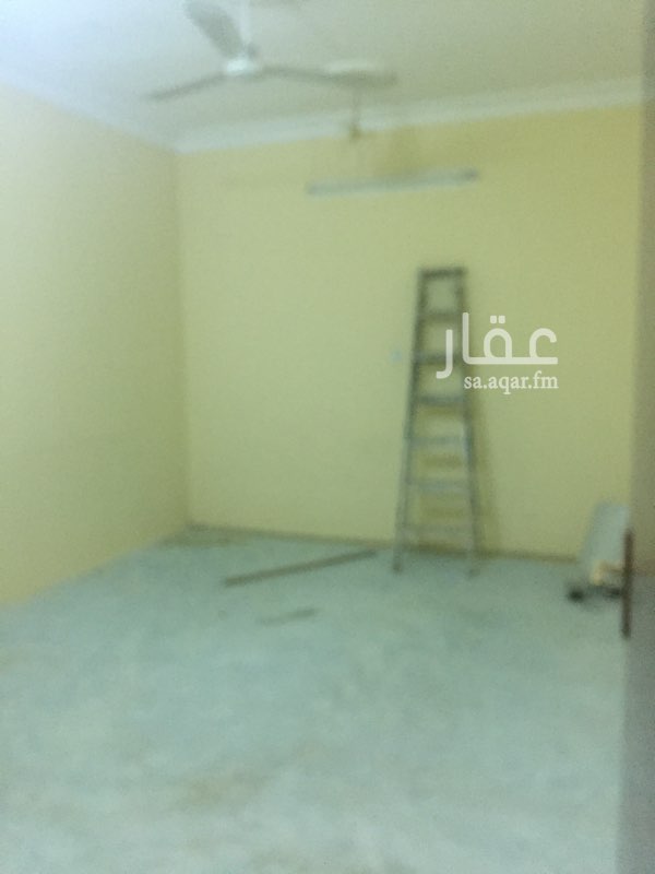 1288508 غرفه وحمام يركب مكيف جديد يوجد حارس للعماره .نظافه العماره اسبوعيا صيانه شامله قبل السكن ## الرجاء التواصل عبر الوتس 0538701000