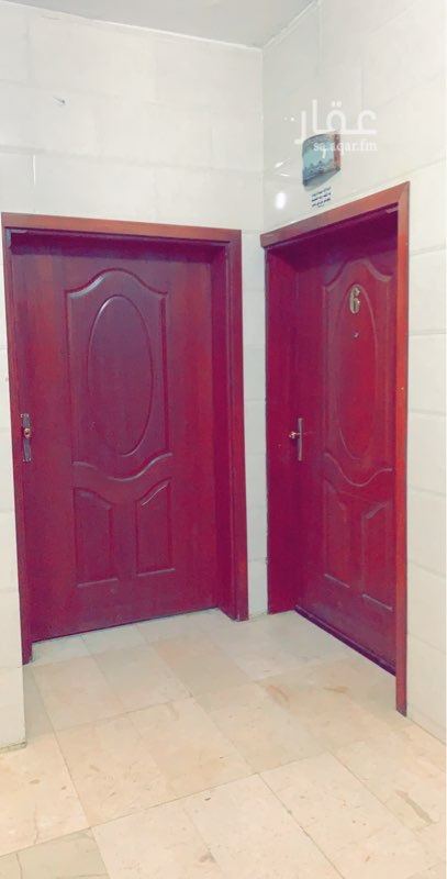 1583969 شقه مكونه من :
* مدخلين
* مجلس رجال
* صاله
* مجلس نساء
*غرفة نوم
* مطبخ
* عدد 3 دورات مياه
* سطح خاص للشقه بخصوصيه تامه
