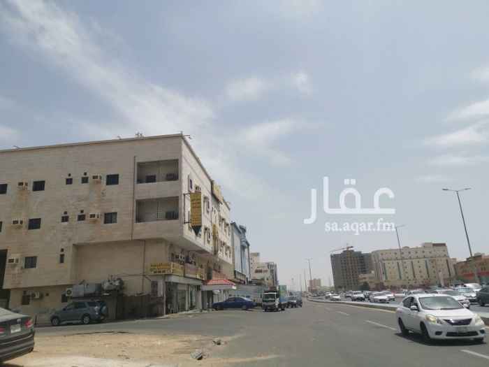 1474798 عمارة للايجار بالكامل بطريق الملك فهد (الستين) قريبة لمول العرب
بها 20 شقة موزعة من غرفة وصالة وغرفتين وثلاثة وأربعة بإجمالي 45 غرفة،، كانت تؤجر كشقق مفروشة ولايزال فيها بعض الأثاث المستعمل والمكيفات والأجهزة
يوجد مصعد وماء تحلية وشبكة صرف إضافة إلى مخرج طوارئ
تم ارفاق صورة توضح تفاصيل أكثر للشقق
نتمنى لكم اوقاتا ممتعة.