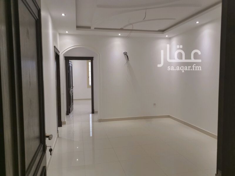 1493032 شقة (جديدة) للايجار مخطط الحرمين جوار مسجد نور الصالحين
5 غرف +صالة +مطبخ +غرفة خادمة +موقف سيارة __الدور الثالث
تشطيب جدا فاخر
الايجار السنوي /35,000