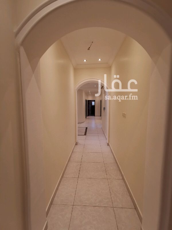 1496102 شقة فاخرة للايجار بمكيفات ومطبخ بمخطط الحرمين
نظام الدور ثلاثة شقق
مكونة من 4 غرف +صالة جانبية كبيرة +4 دورات مياه +غرفة خادمة +مكيفات راكبه +مطبخ راكب +غرفة غسيل
الايجار السنوي النهائي /35,000