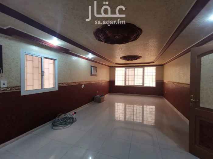 1498796 5 غرف وصالتين ومطبخ نظام أميركي و4 دورات مياه وغرفة خادمة وغرفة سائق الدور الثاني
مساحات المجالس واسعة 8*5
يوجد مكيفات راكبه ومطبخ راكب
الايجار السنوي /35,000
