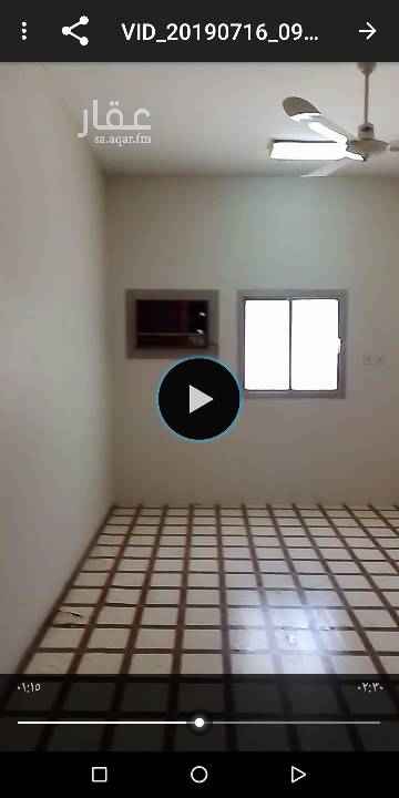 1637160 المحميد شقه ارضيه بالمنتزه الغربي خلف مكداونز بها حوش