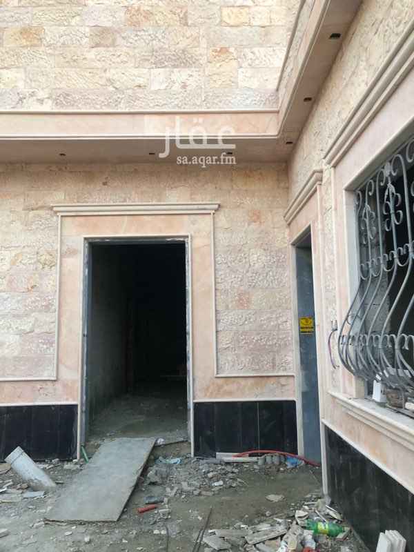 1385808 للبيع دور ارضي جديد في الرياض حي السحاب
مكون من 7 غرف وصاله ومشب مساحة 450 شارعين
شغل شخصي
سعود:0538881613