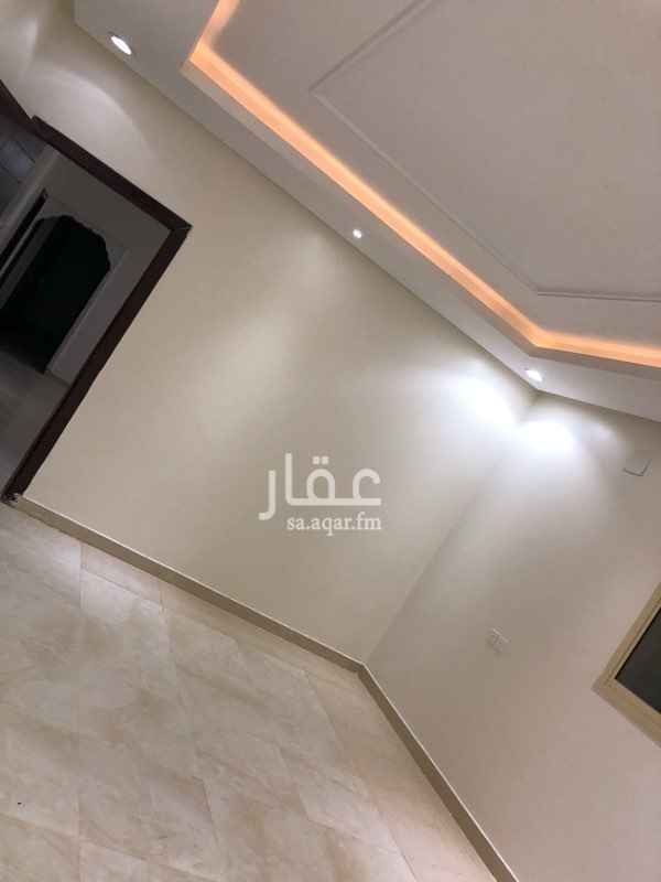 1639933 للايجاردور ارضي في الرياض حي طريق مكون من5غرف وصاله+4دوره مياه +مشب+مدخل سياره
عبدالله:0558701083
سعود:0538881613