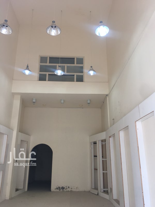 1696727 محل ميزانين مع الديكورات وحمام ومكتب موقع مميز شارع تجاري
للتواصل 0538887307
