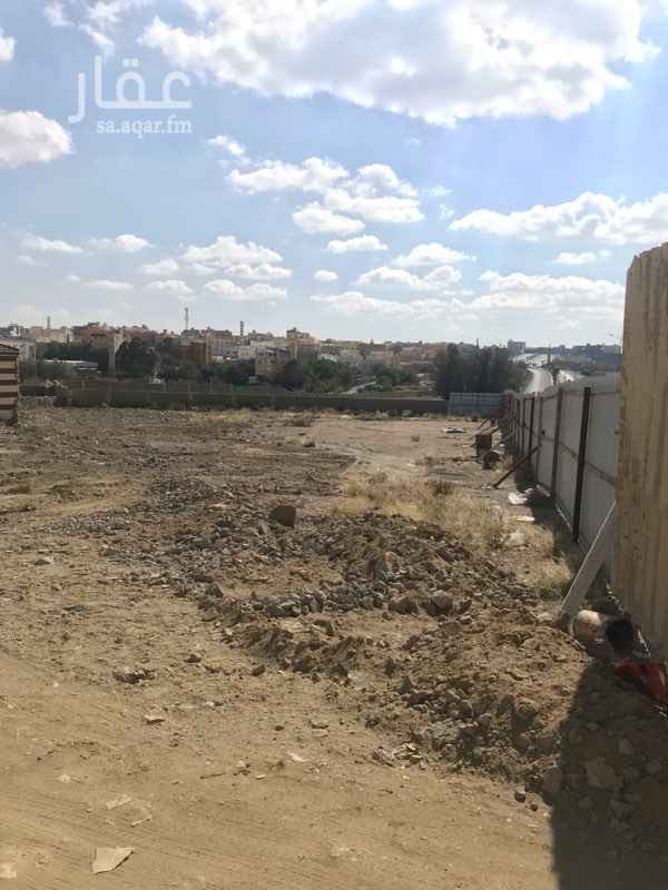 1295780 خميس مشيط حي تاره (التحليه)
شرق شارع الملك فهد خلف عالم سوني مقابل ارمكس
السعر قابل للتفاوض حسب المشروع