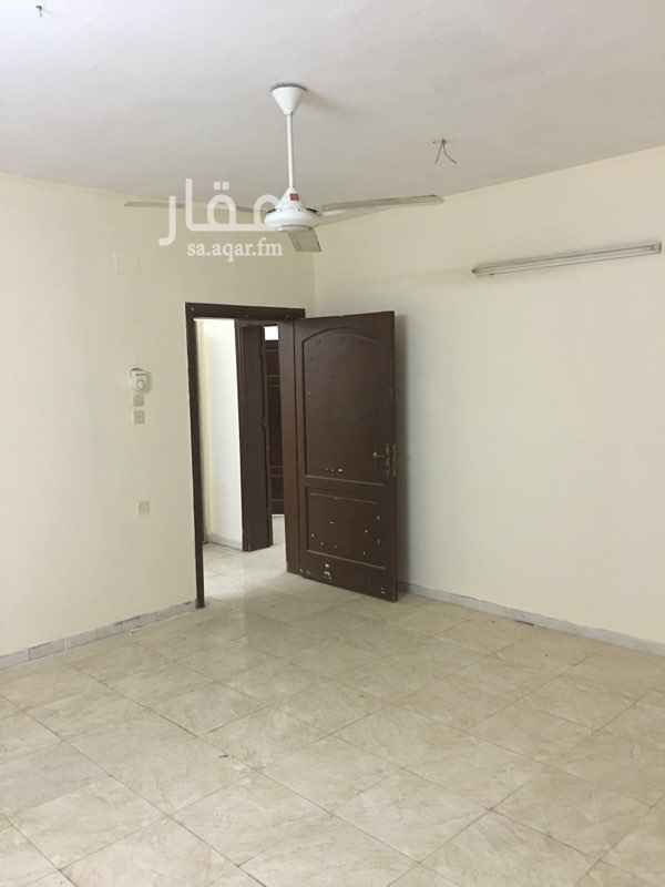 1754710 شقة من ثلاثة غرف وصالة ومطبخ ودورتين مياه
الماء علينا إلا اذا انقطعت العين فيكون بين المستأجرين وهو نادراً تنقطع يعني بالكثير فالسنة أو السنتين مرة وحدة.
الكهرباء ع المستأجر.
الموقع: حي المنتزهات بعد دوار المستقبل باتجاه الحرزات يجي الموقع يمينك.
للتواصل ع الجوال فقط