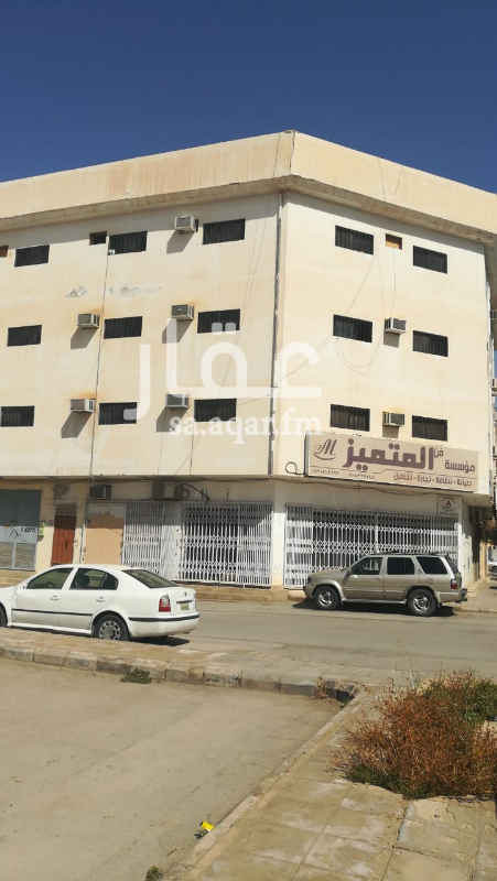 1733184 تعلن شركة العودة العقارية للراغبين فى الإستثمار بمكان تجارى حيوى محل فتحتين للإيجار بمساحة 30 متر _ سقف مستعار _ شارع عرض 40 متر _ باب شبك * الموقع بريدة _ حى الخليج _ خلف أسواق العثيم الجديد .
علما بأن الموقع المحدد بالإعلان هو موقع الشركة .