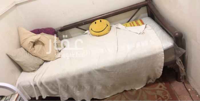 1637952 غرفة سائق للإيجار مرممة حديثاً ومؤثثه (سرير، ثلاجه، مكيف)
دورة المياه مشتركه
*التواصل عن طريق واتساب فقط على الرقم 0537730550*