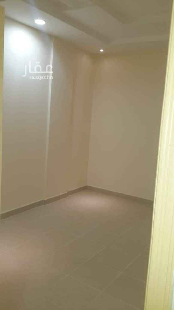 1755066 شقه للايجار في حي الضباط خلف مطعم النافورة 3غرف +صاله+حمامين+مطبخ راكب+ 4مكيفات اسبلت +حارس يوجد حديقه مقابل العماره للاستفسار 0539512345 واتس اب 0539512345