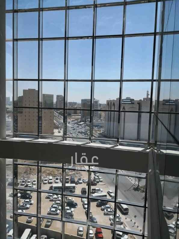 1599282 مكاتب فاخرة على اعلى مستوى ببرج بحي العليا،مؤثثة وجاهزة للنقل الفوري،عبارة عن:
_ صالة استقبال وانتظار
_ مكتب لرئيس الشركة
_ مكتب لسكرتير الرئيس
_ صالة اجتماعات خاصة
_ عدد6مكاتب للمدراء
_ عدد16مكتب منفصل اداريين يسع كل مكتب لعدد4اداريين
_ عدد3محطات عمل تسع كل محطة لعدد20موظف
_ صالة كبيرة للاجتماعات
_ غرفة تحكم وسيرفر
_ غرفة مراقبة
_ مطبخ
_ عدد5حمام
المميزات :
*مواقف ارضية
*مدخل البرج5نجوم
*حراسة أمنية24ساعة
*عدد8مصاعد
*صيانة ونظافة دورية
*الإيجار شامل الكهرباء والماء
*نظام دفاع مدني