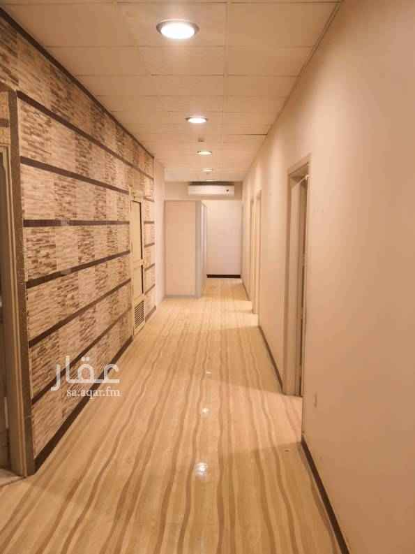 1725301 دور كبير بمركز تجاري بحي العليا شارع الضباب بالقرب للمركز الرئيسي للبنك الأول عبارة عن:
استقبال
مكتب مدير كبير
مكتب سكرتارية كبير
غرفة اجتماعات كبيرة
عدد 2 محطة عمل تسع كل منها 15 موظف
عدد 7 مكاتب ادارية واسعة
قسم نسائي خاص يتكون من 2 غرف مغلقة ومحطة عمل تسع 6 موظفات
غرفة سنترال
غرفة امن
مطبخ
5 دورات مياة
المميزات:
*مصرح من الدفاع المدني والبلدية
*مقسم وجاهز للنقل الفوري
*مواقف خارجية مخصصة
*مصاعد
*حراسة
*مداخل واسعة
*مكيفات راكبة
*مطبخ راكب
